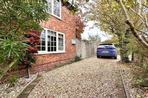 Multi-Vehicle Driveway 966