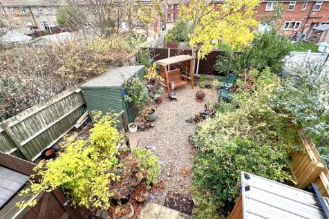 Lovely Mature Garden 553