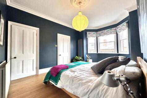 Bay-Fronted Bedroom One Into En-Suite 655