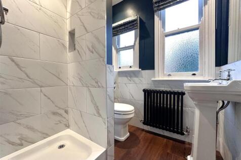 First Floor Shower Room 591