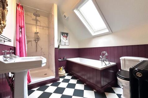 Magnificent Four-Piece Bathroom 669
