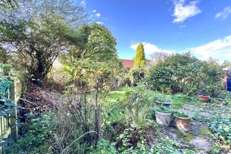 Established Private Garden 800