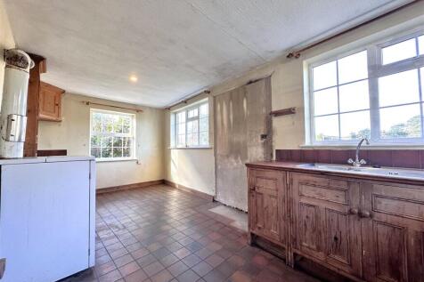 Triple-Aspect Dining Kitchen 759