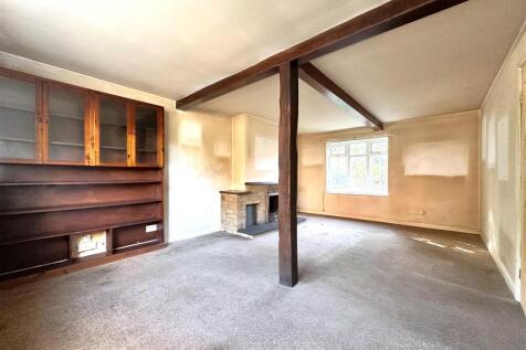 Dual-Aspect Lounge 772