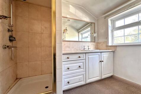 First Floor Shower Room 781