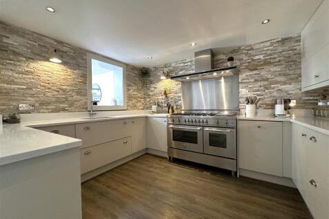 Eye-catching Fitted Kitchen 138