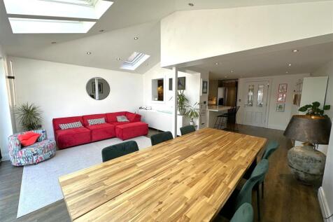 Living/Dining Area 154