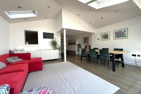 Open-Plan Living 222