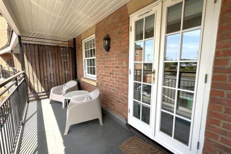 First Floor Balcony 110