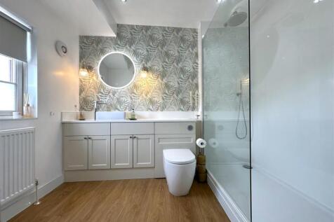 Sublime Modern En-Suite 008