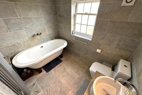 Stunning Family Bathroom 040