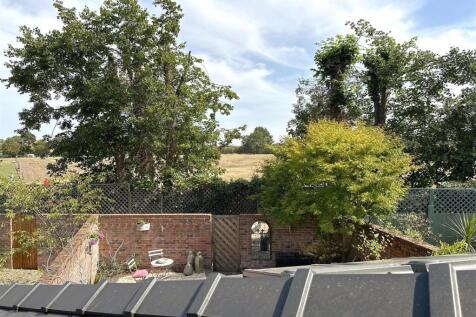 Unspoiled Rear Outlook 091