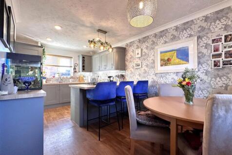 OPEN-PLAN Dining Kitchen 411