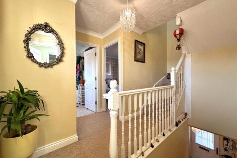 First Floor Landing 354