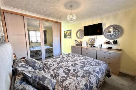 Bedroom One With Fitted Wardrobes 368