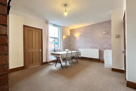 Large Dining Room 044