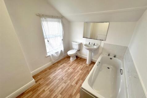 First Floor Bathroom 561