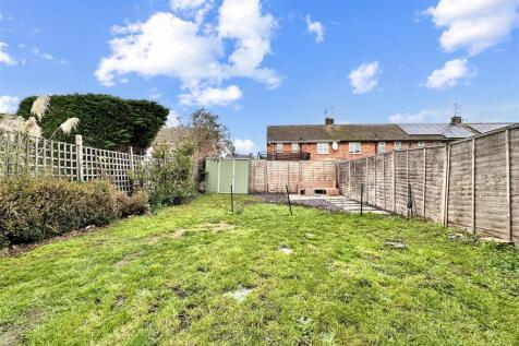 Well-Appointed Rear Garden 024