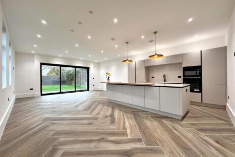 Magnificent OPEN-PLAN Living/Dining Kitchen 595