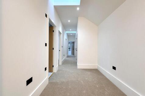 Large First Floor Landing 570