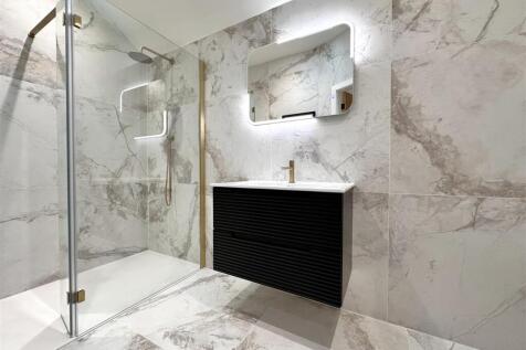 Luxurious En-Suite Shower Room 560