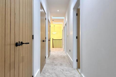 First Floor Landing 581