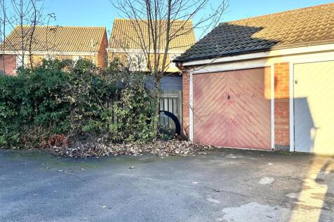 Garage &amp; Parking 138