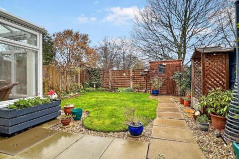Lovely Enclosed Rear Garden 496