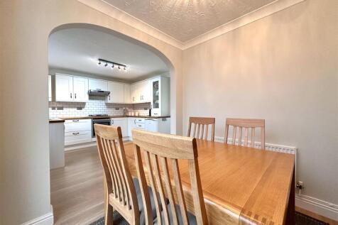 Dining Room Into Kitchen 478