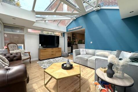 Wonderful Family Garden Room 471