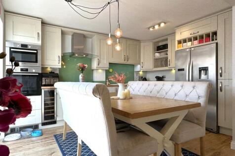 Attractive Dining Kitchen 437