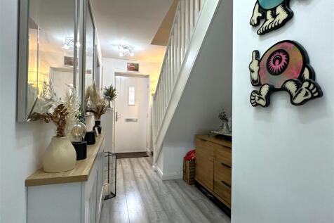Inviting Entrance Hall 491