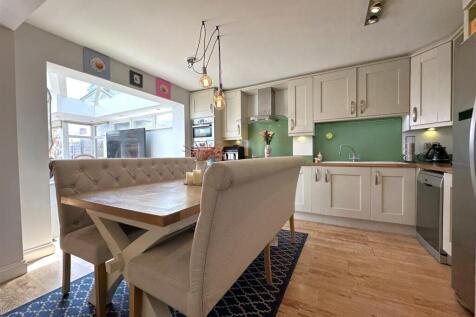 Stunning Contemporary Kitchen 479
