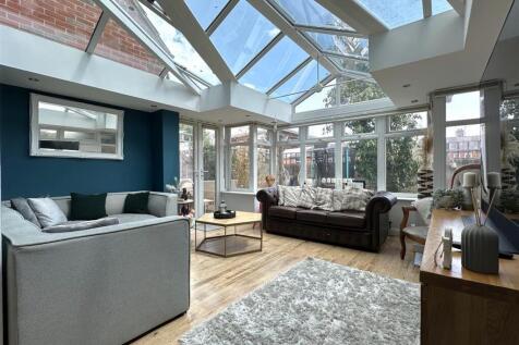 Wonderful Garden Room 458