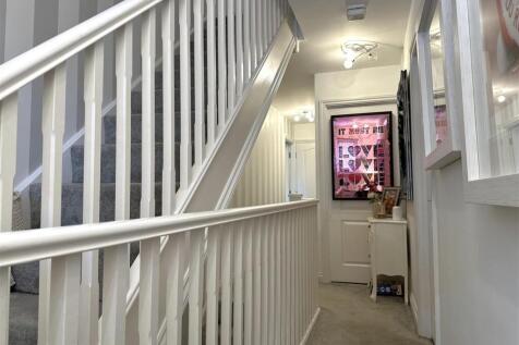 First Floor Landing 407