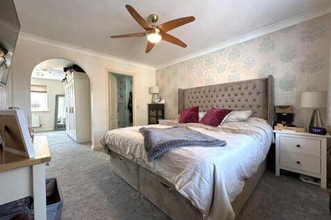 Bedroom One Into En-Suite 368