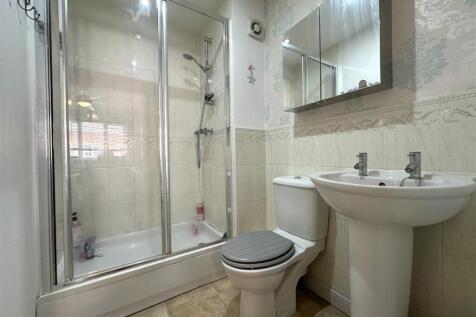 Master En-Suite 381