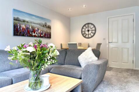 Open-Plan Living/Dining Area 526