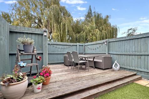 Decked Seating Area 550