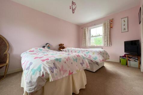 z pink bed.jpg