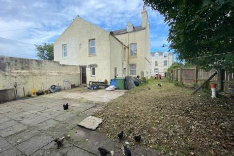 BACK OF DALVEEN AND SIDE.jpg
