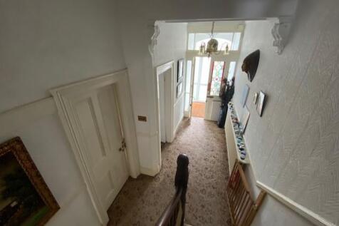 ENTRANCE HALL.jpg