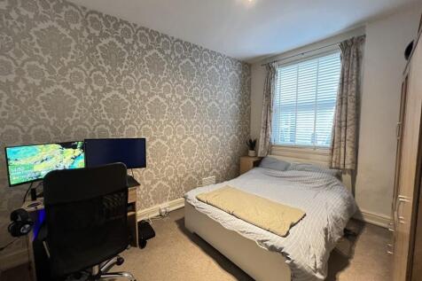 Flat 2, 7 Royal Avenue Onchan  (7).JPG