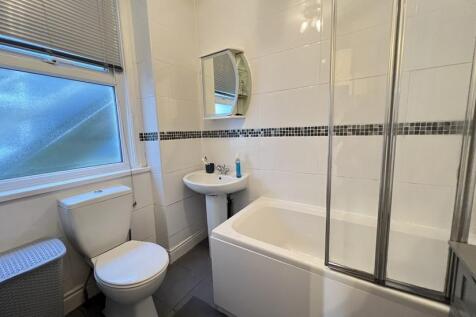 Flat 2, 7 Royal Avenue Onchan  (9).JPG