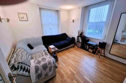 Apt 3, 3 Derby Road, Douglas (1).jpg