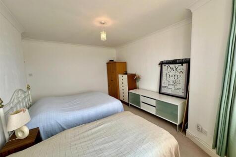 Bed 1 dirst floor BQ.jpg