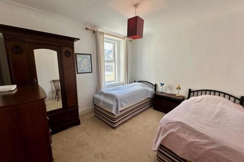 Bed 2 first floor BQ.jpg