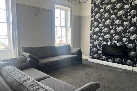 Lounge 1.jpg