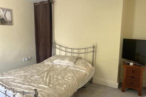 Bed 3.jpg