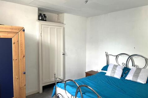 Bed 4.jpg